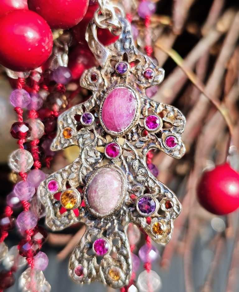 Precious gemstone bead bracelet, silver toggle clasp, isobel-kelly-jewellery.co.uk/